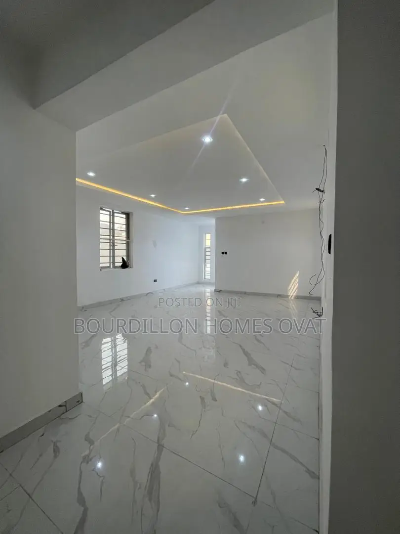 5bdrm Duplex in Lekki Phase 1 for sale