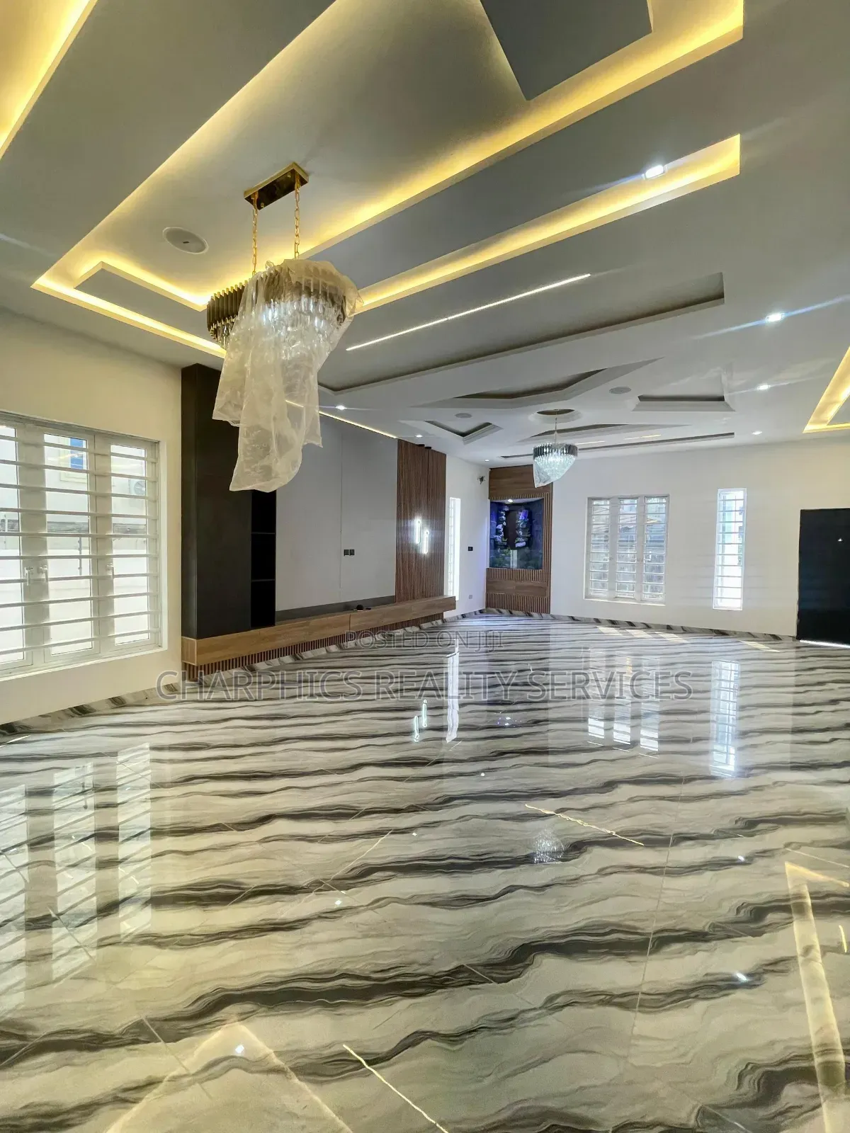 5bdrm Duplex in Ikota for sale