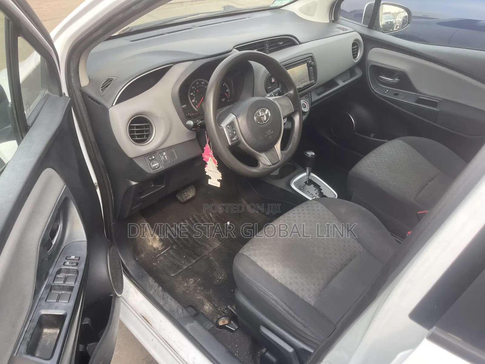 Toyota Yaris 2015 Silver