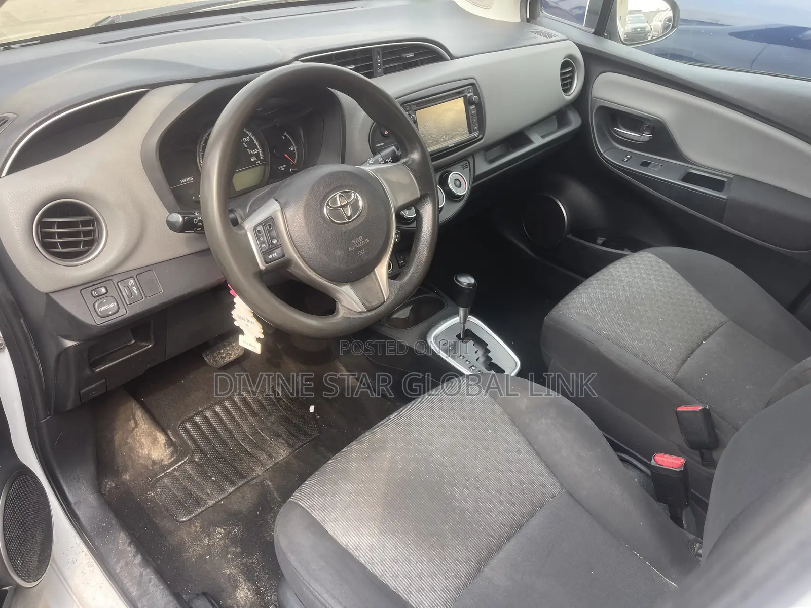 Toyota Yaris 2015 Silver