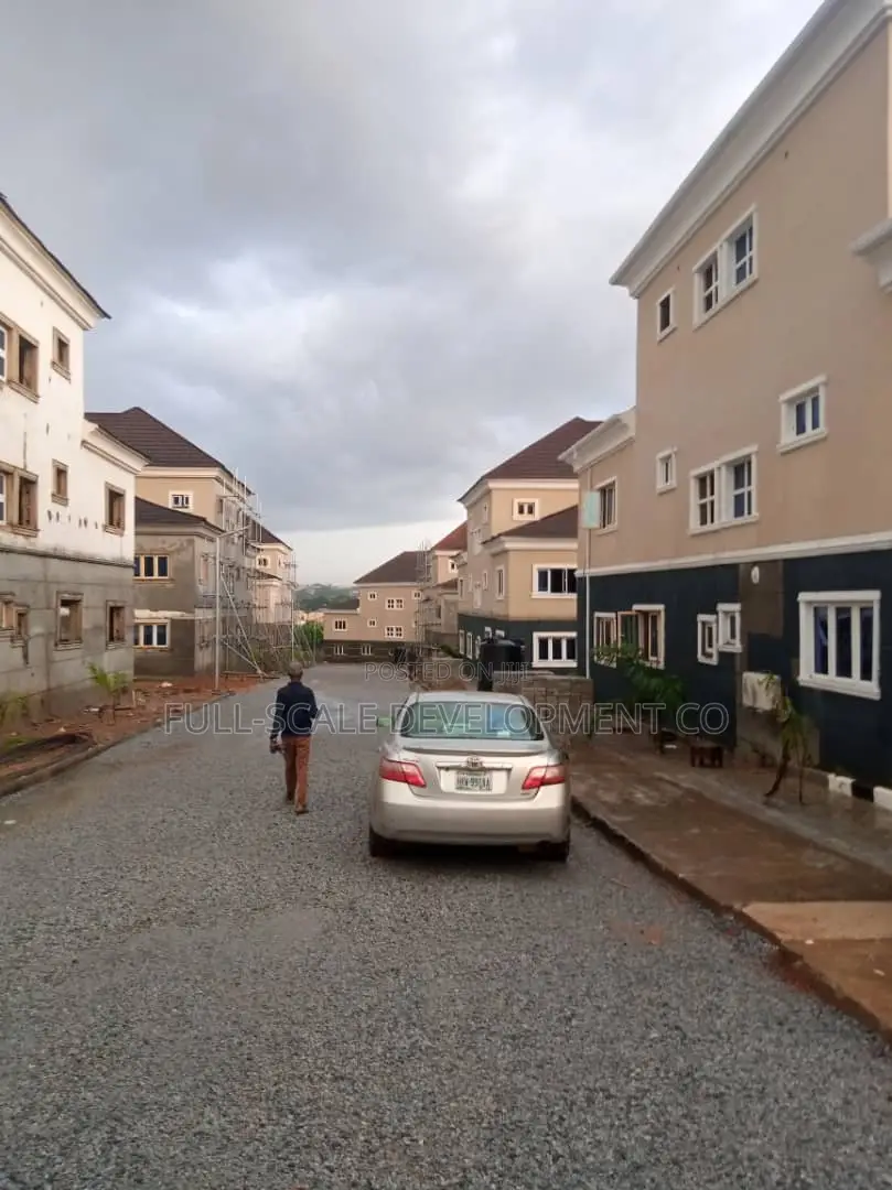 3bdrm House in Brand New 3-Bedroom, Karmo for sale