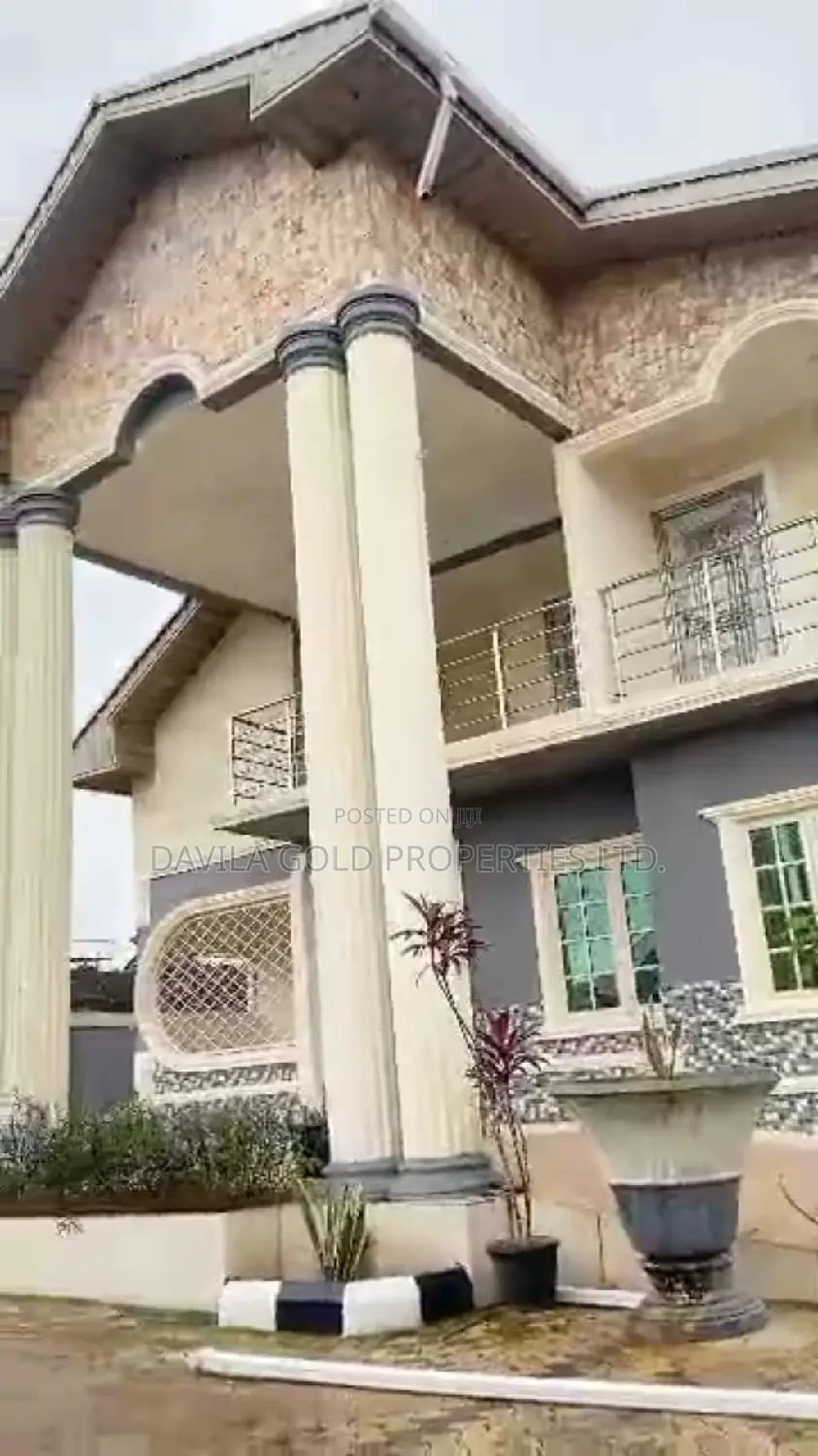 6bdrm Duplex in Benin City for sale