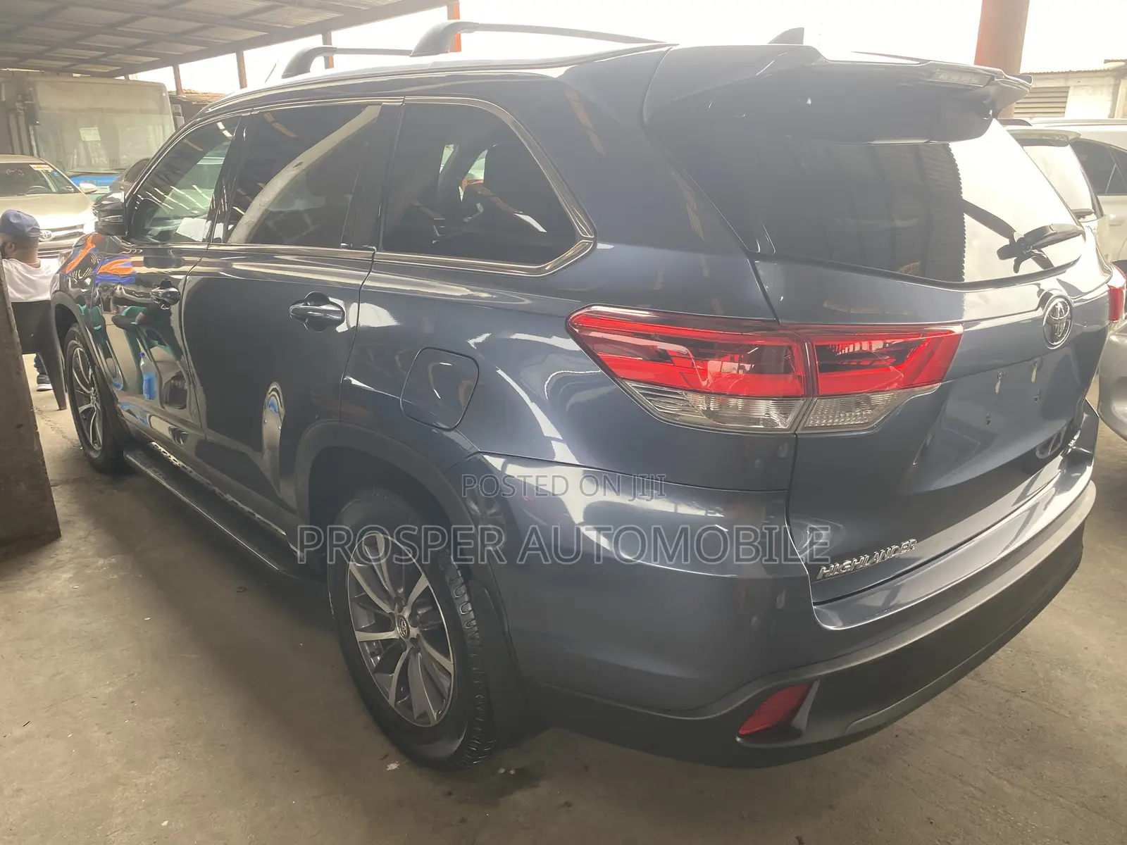 Toyota Highlander XLE 4x4 V6 (3.5L 6cyl 8A) 2018 Blue