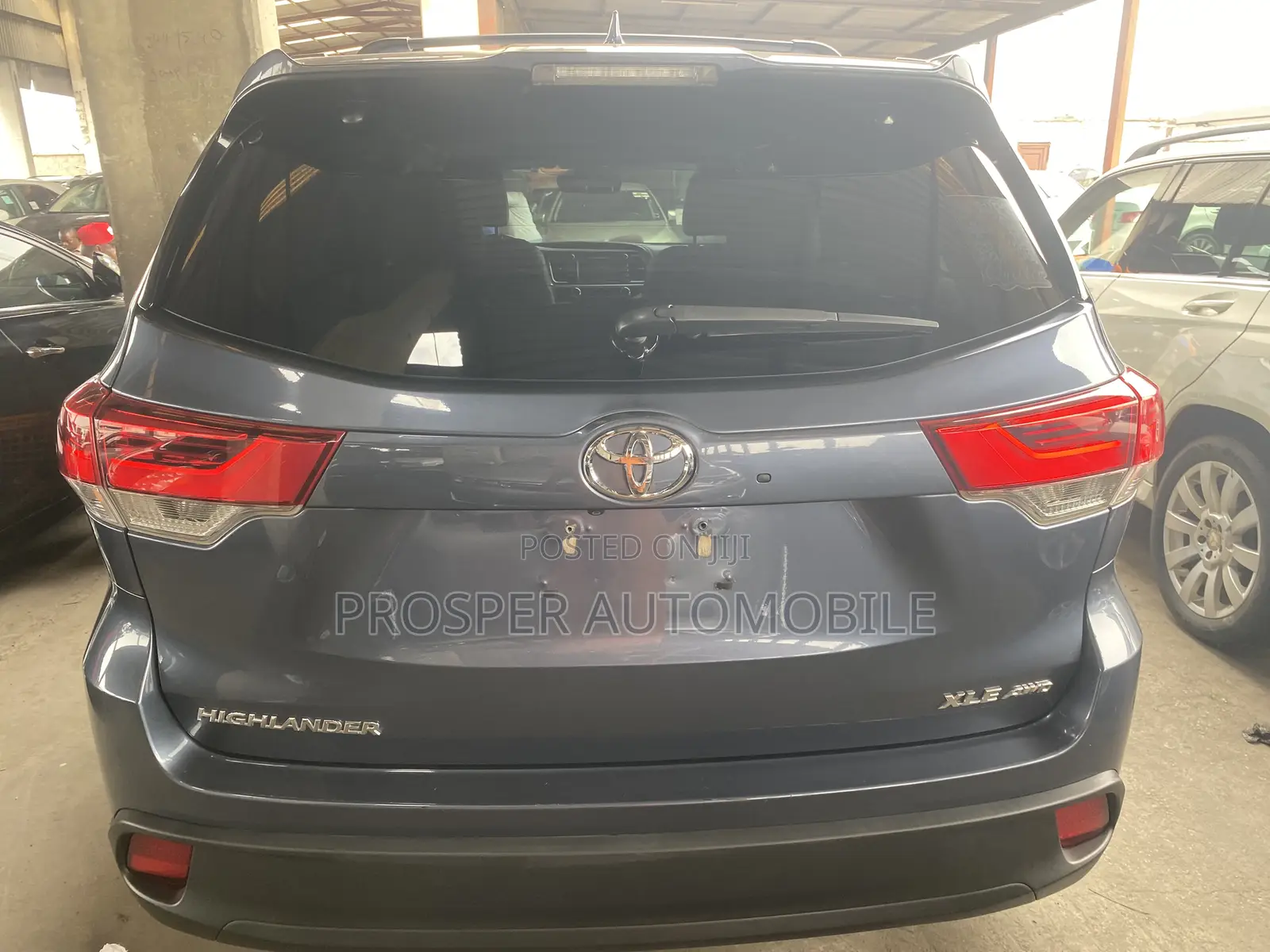 Toyota Highlander XLE 4x4 V6 (3.5L 6cyl 8A) 2018 Blue