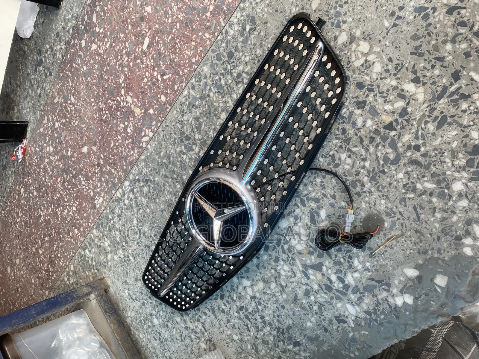 Front Grill C300 With Logo Light Glass New Model