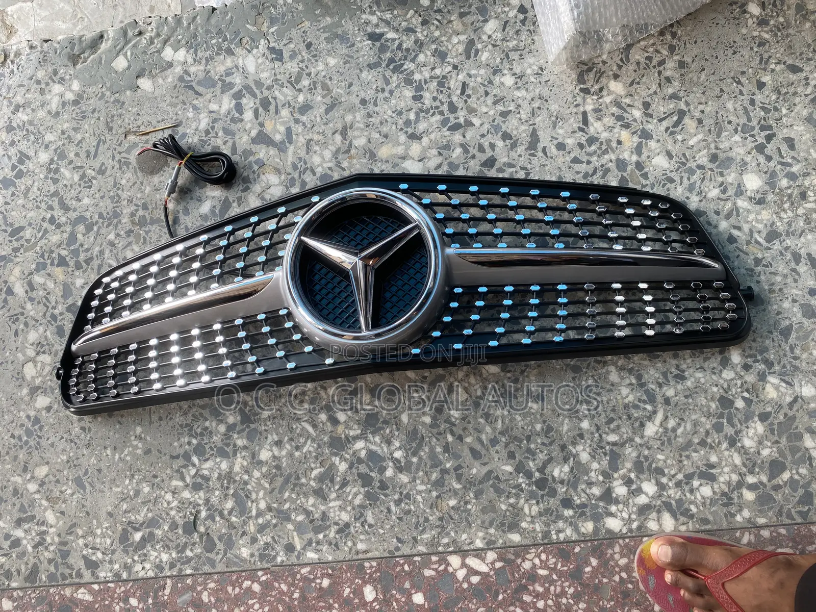 Front Grill C300 With Logo Light Glass New Model
