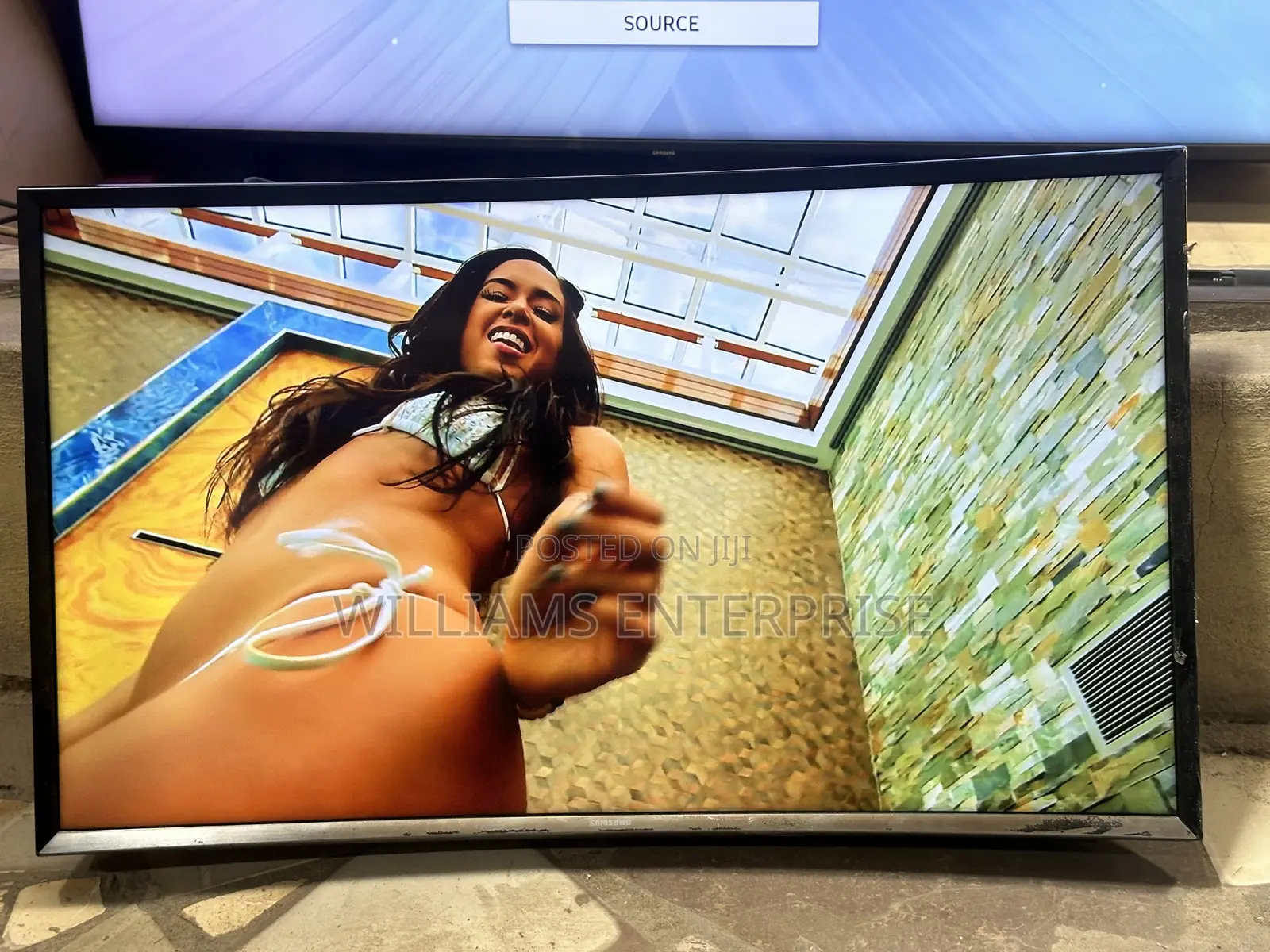 Samsung 32 Inches Curve Smart Tv