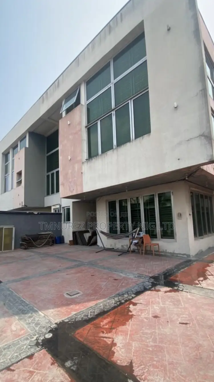 4bdrm Duplex in Lekki Phase1 for rent