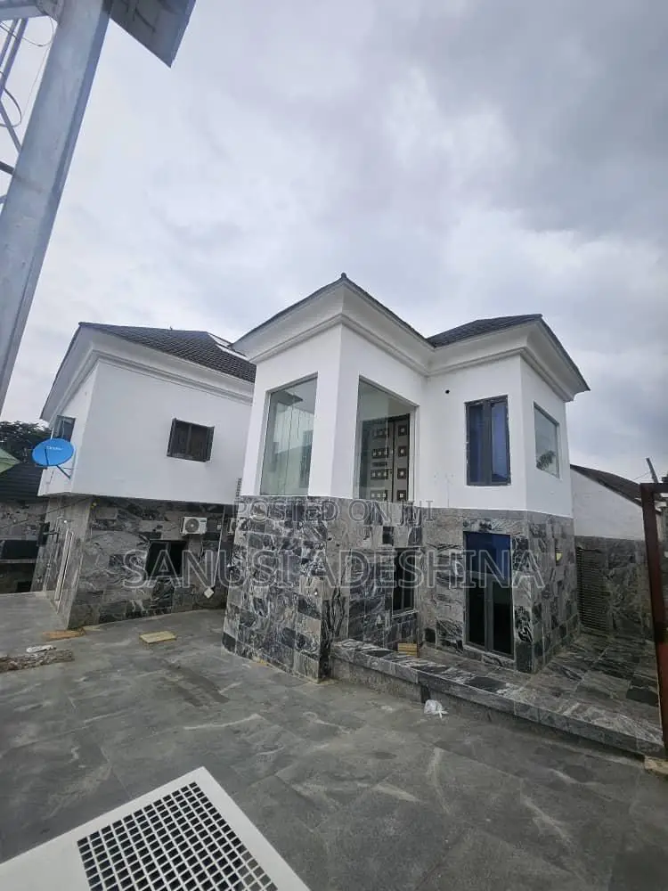 18bdrm Duplex in Gwarimpa Estate, Gwarinpa for sale