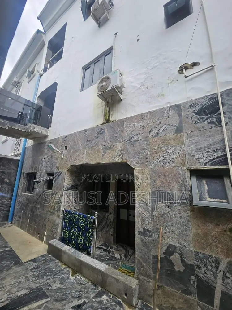18bdrm Duplex in Gwarimpa Estate, Gwarinpa for sale