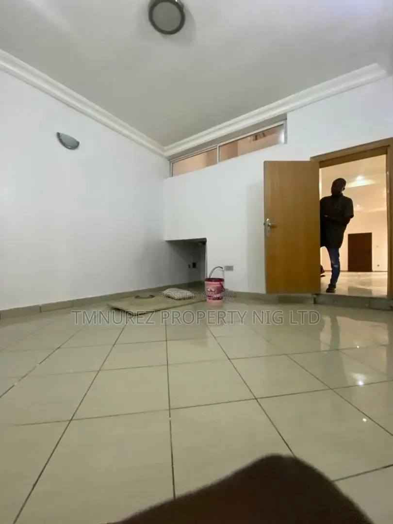 4bdrm Duplex in Off Admiralty, Lekki Phase 1 for rent