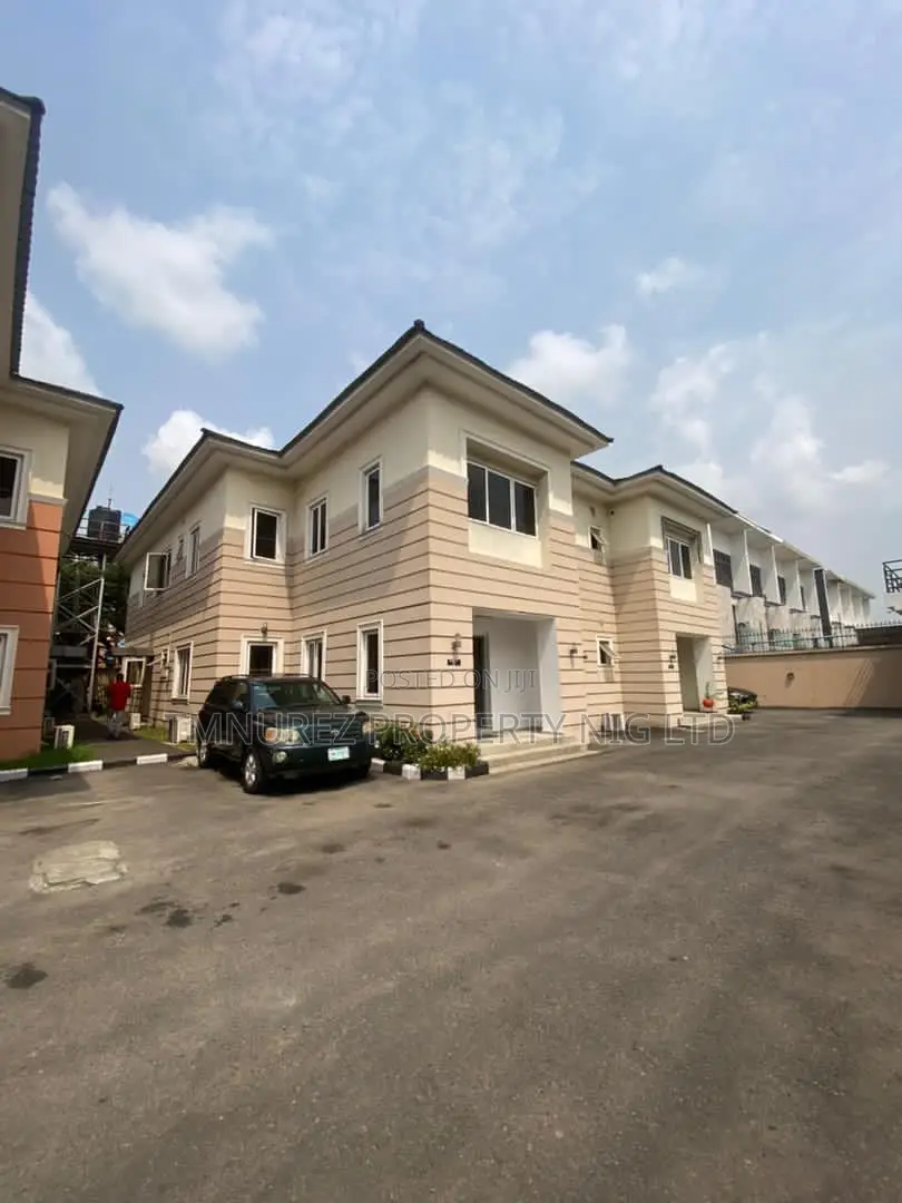 4bdrm Duplex in Off Admiralty, Lekki Phase 1 for rent