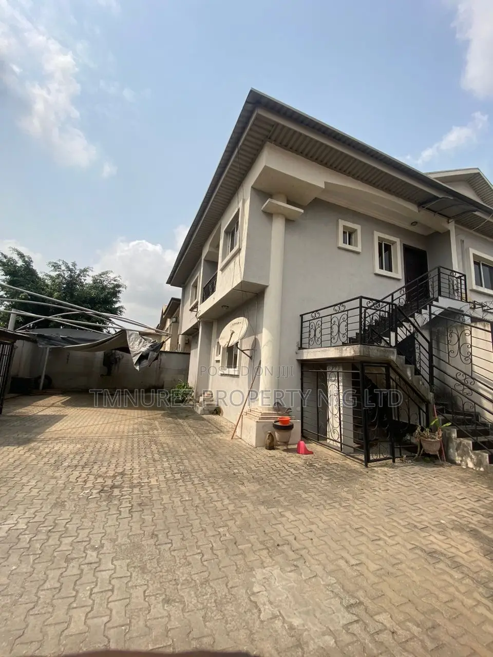 4bdrm Apartment in Off Admiralty, Lekki Phase 1 for rent