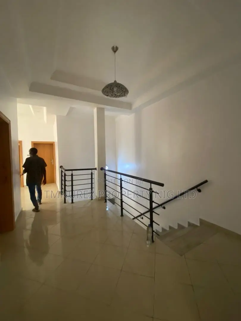 4bdrm Duplex in Lekki Off Admiralty for rent