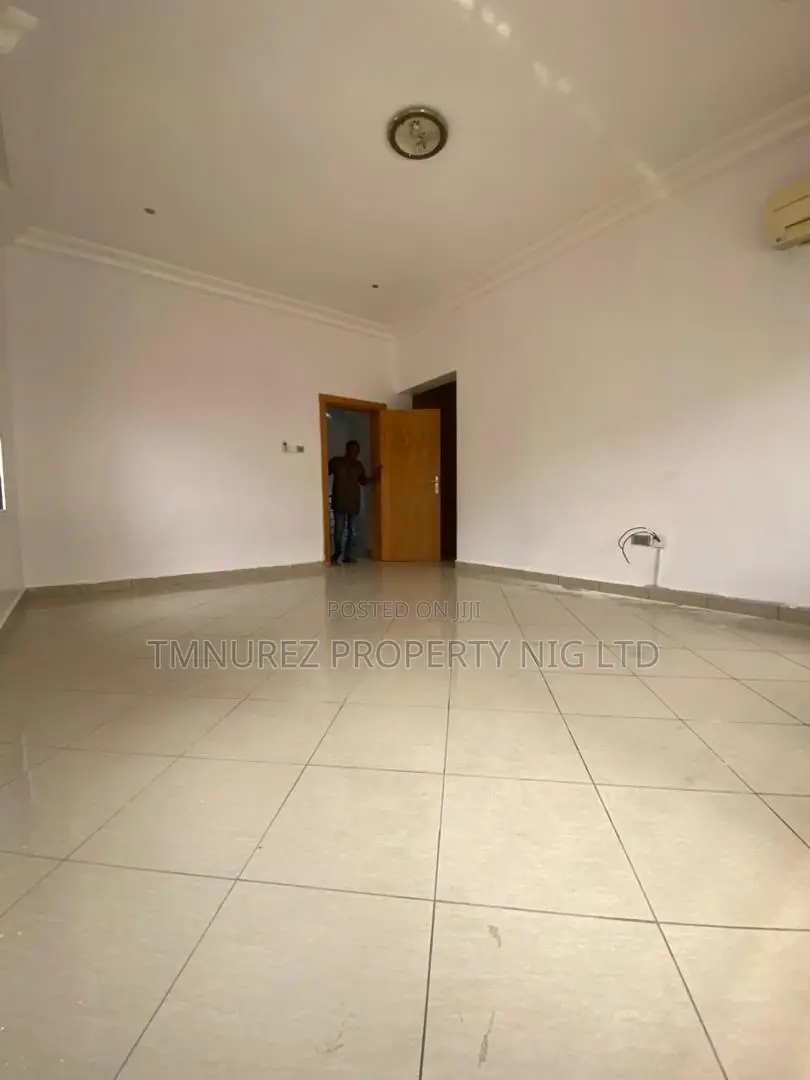 4bdrm Duplex in Lekki Off Admiralty for rent
