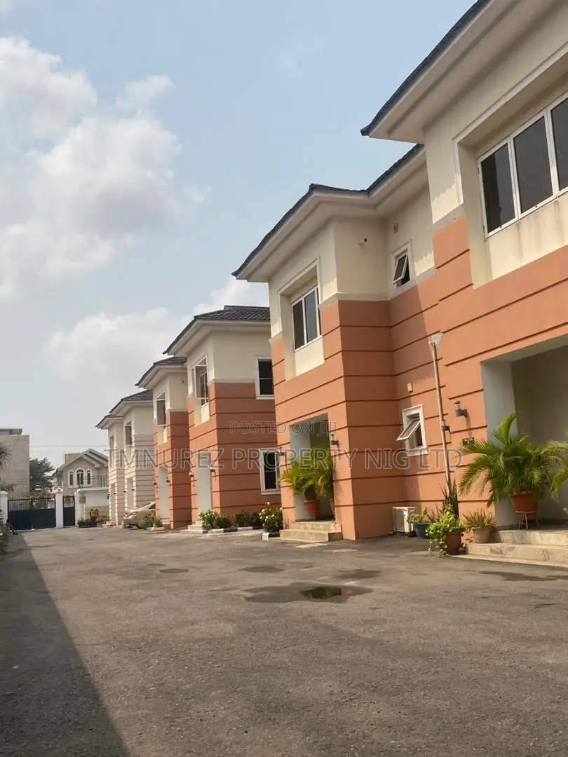 4bdrm Duplex in Lekki Off Admiralty for rent
