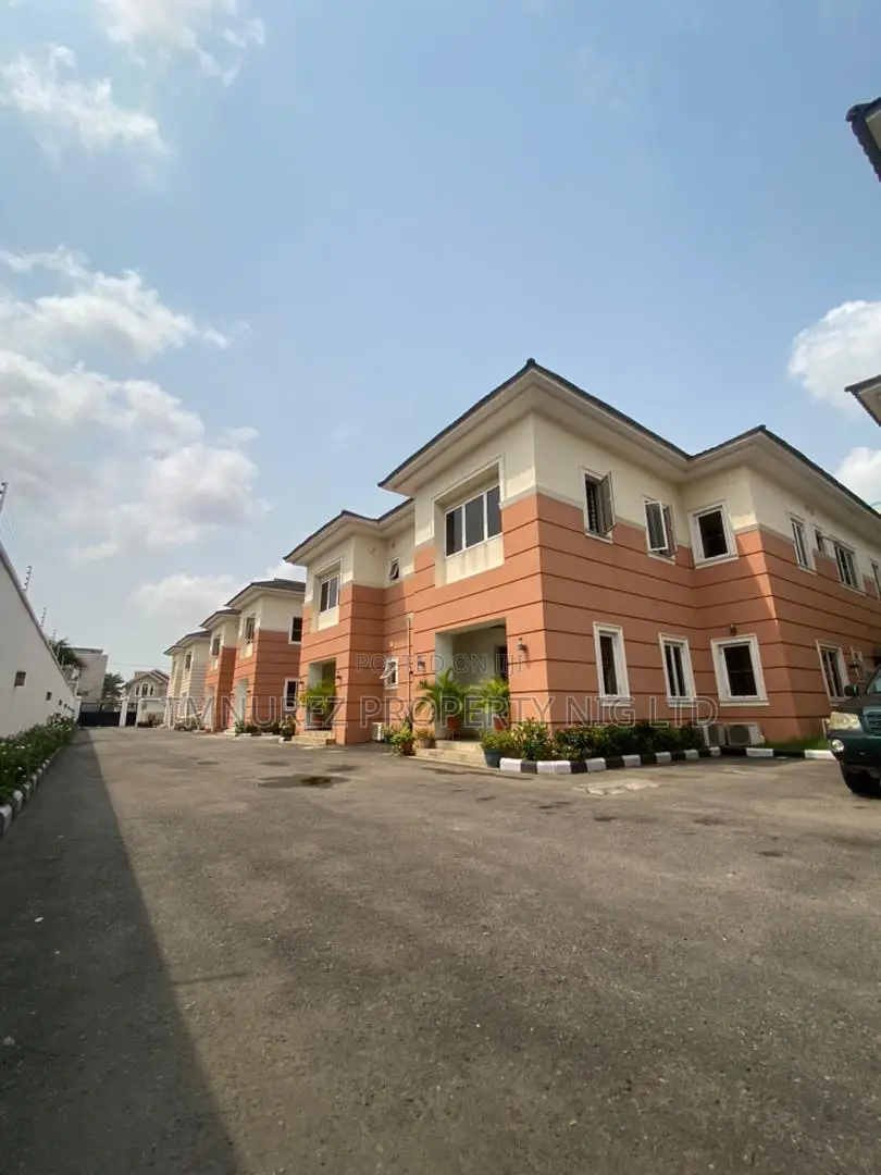 4bdrm Duplex in Lekki Off Admiralty for rent
