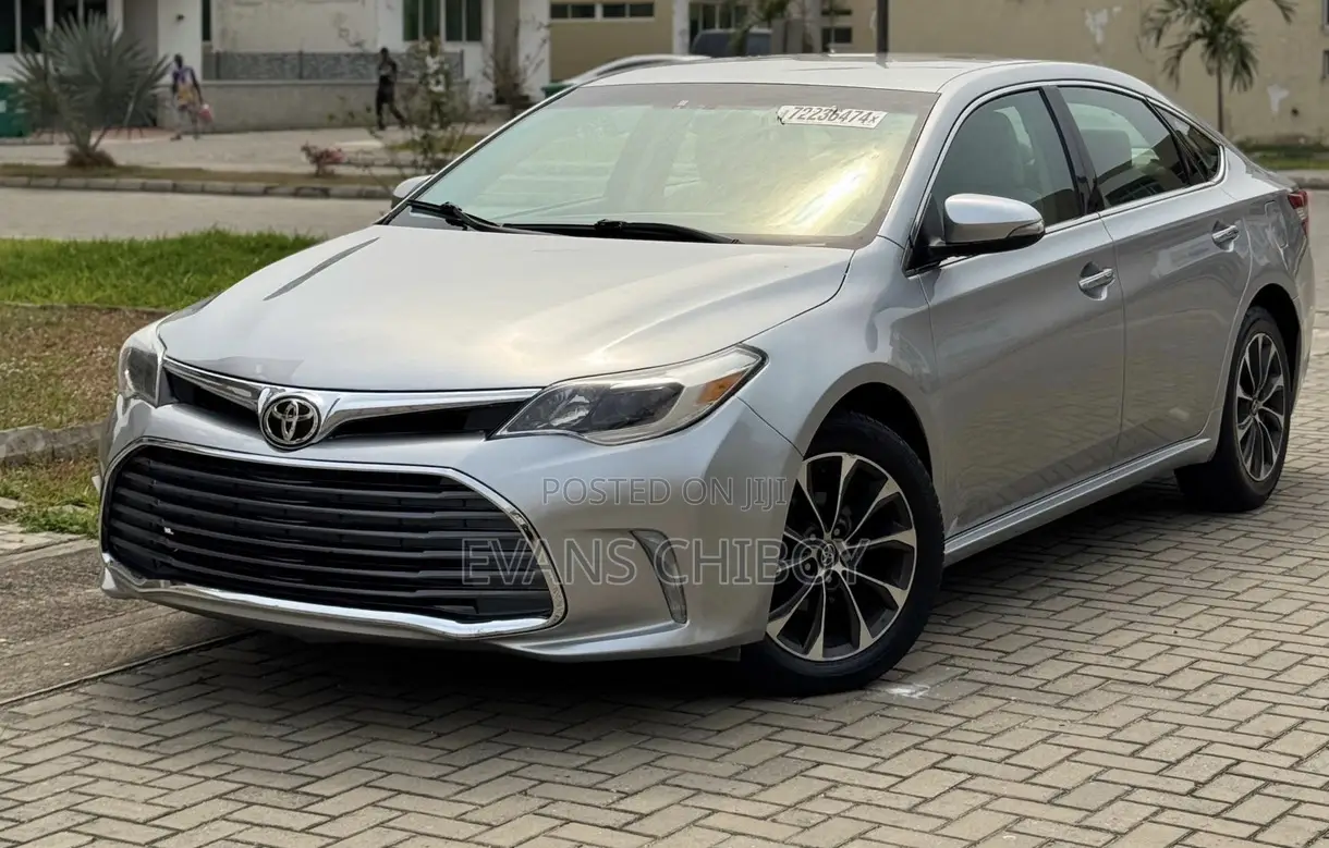 Toyota Avalon XLE FWDSedan (3.6L 6cyl 6A) 2016 Silver