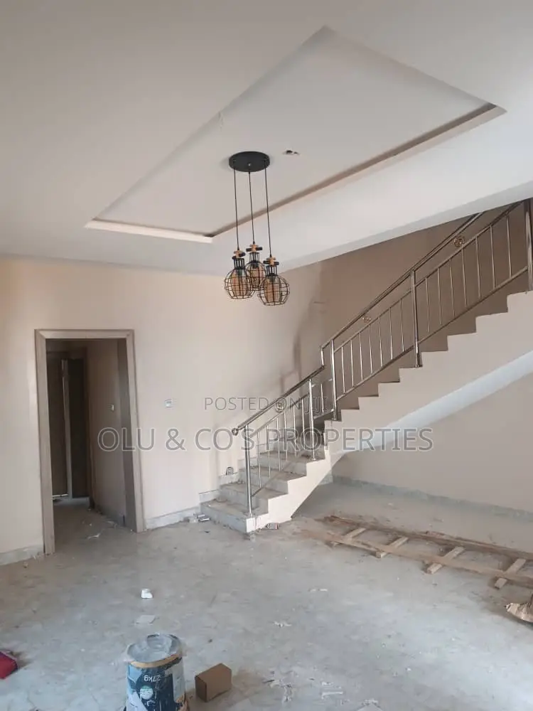 4bdrm Townhouse / Terrace in Palm Heights Estate, Lugbe District
