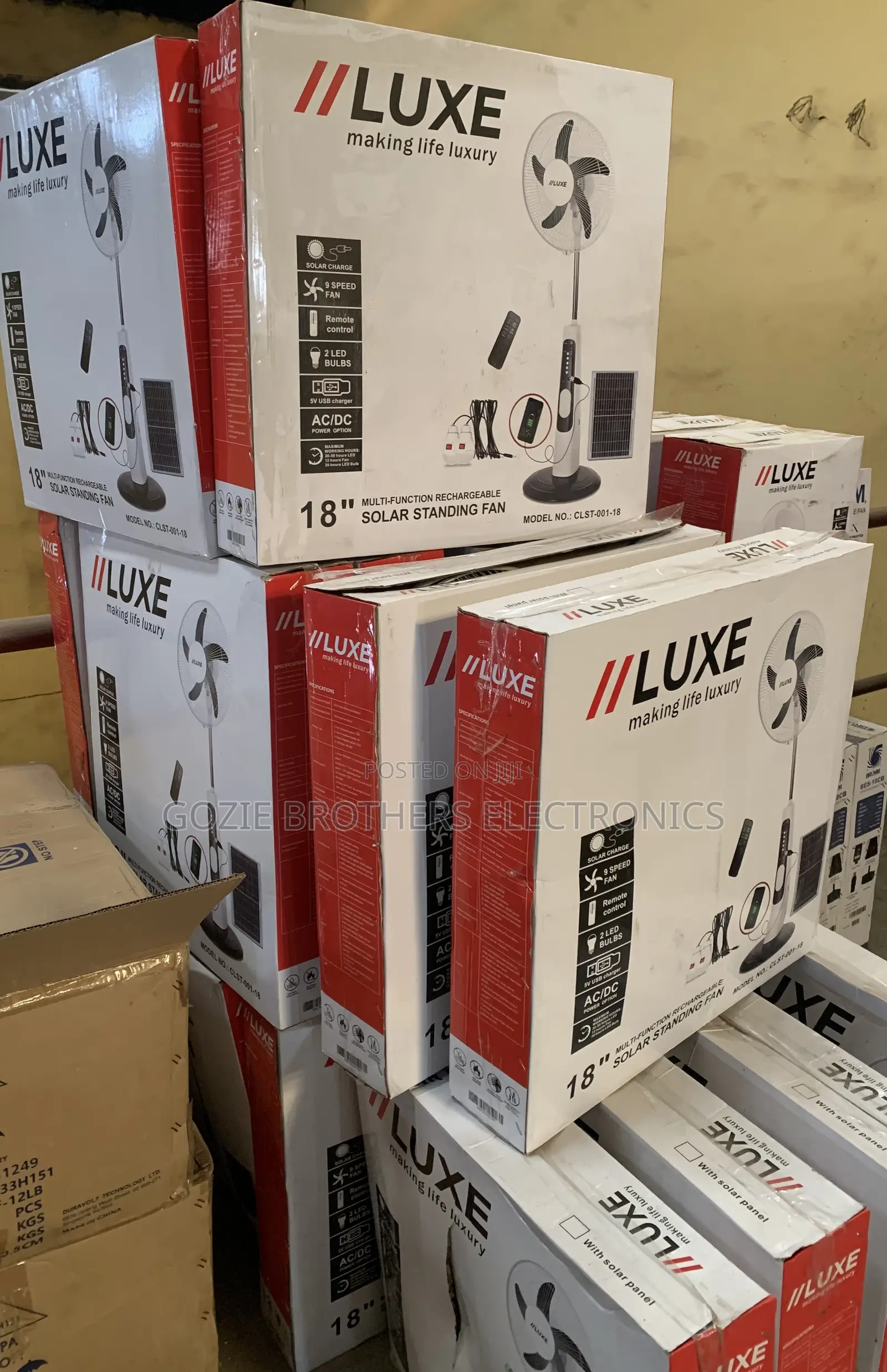 Luxe 18 Inches Solar and Rechargeable Standing Fan
