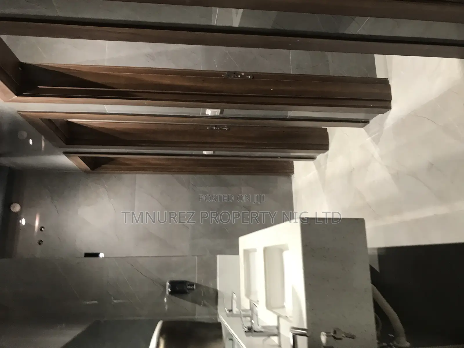 Shop Space in a Mall at Vi for Rent
