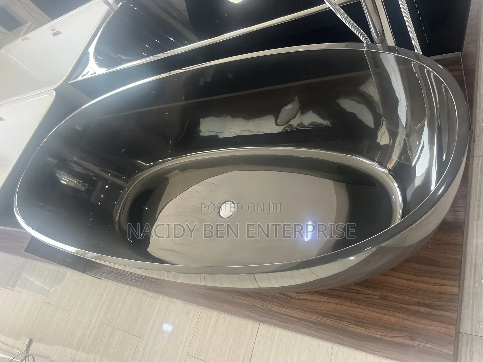 Transparent Bathtub Available