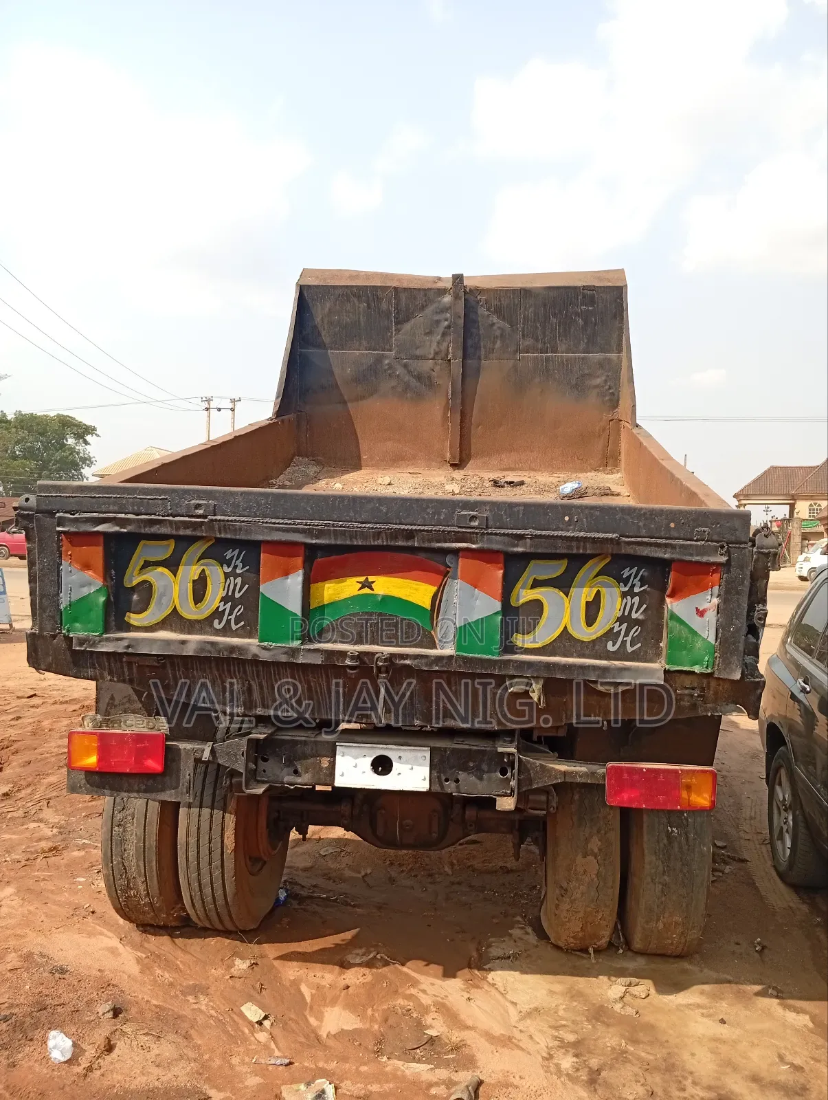 Mercedes Benz 6 Tyres Tipper Truck - 911