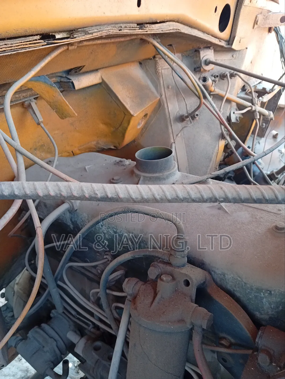 Mercedes Benz 6 Tyres Tipper Truck - 911