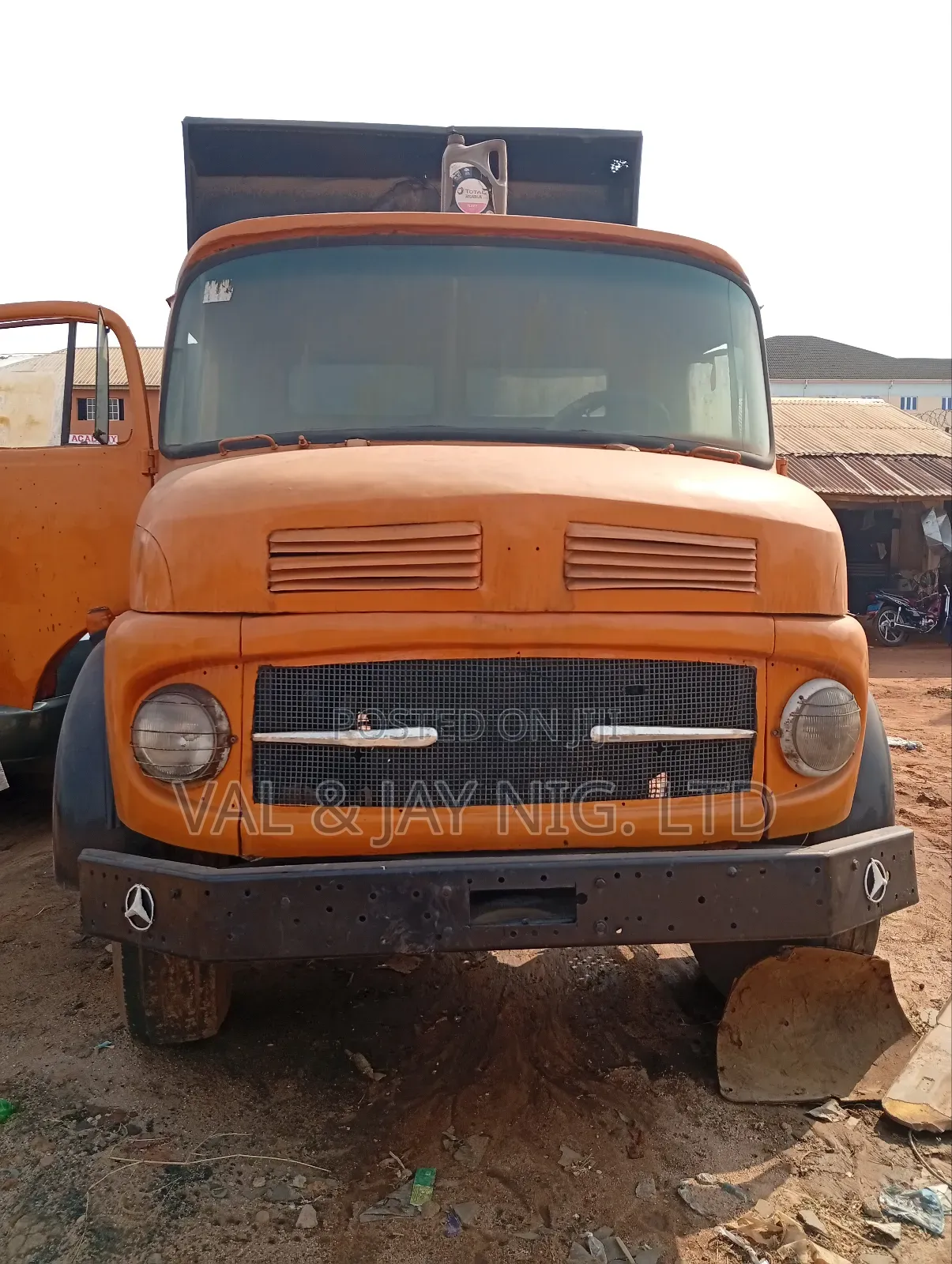 Mercedes Benz 6 Tyres Tipper Truck - 911