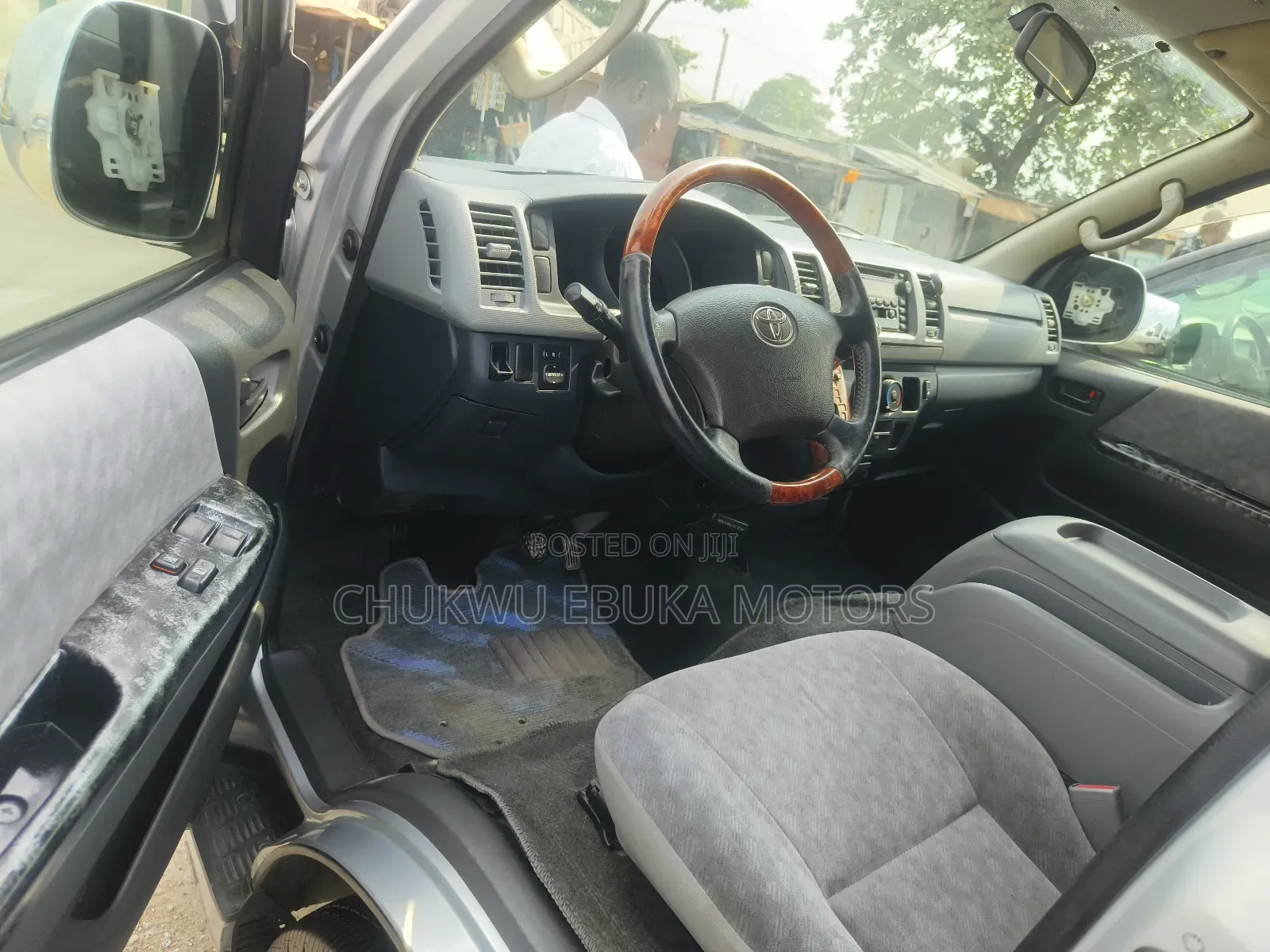 Toyota HiAce 2014 Silver