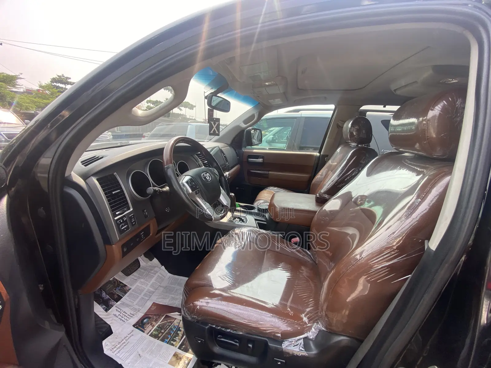Toyota Sequoia Platinum 4dr SUV (5.7L 8cyl 6A) 2016 Black