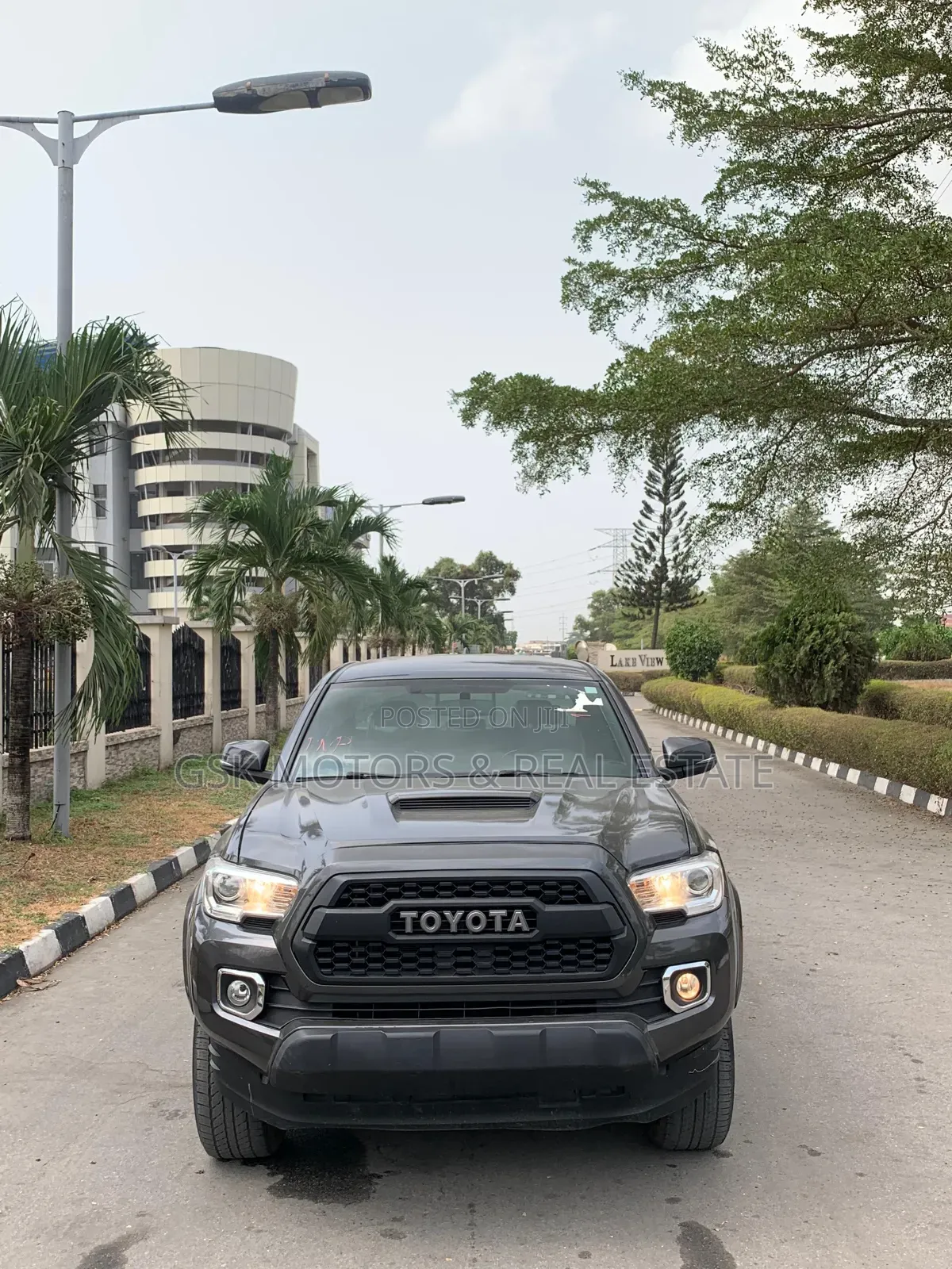 Toyota Tacoma SR5 2017 Gray