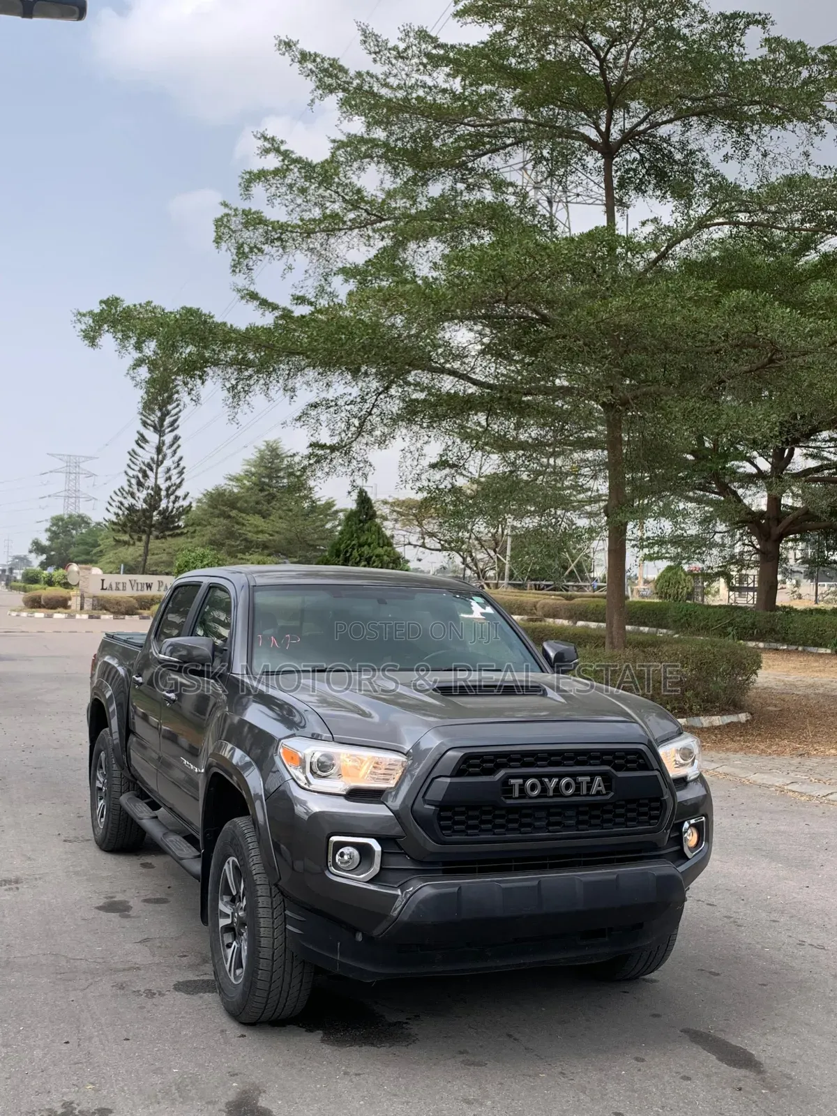 Toyota Tacoma SR5 2017 Gray