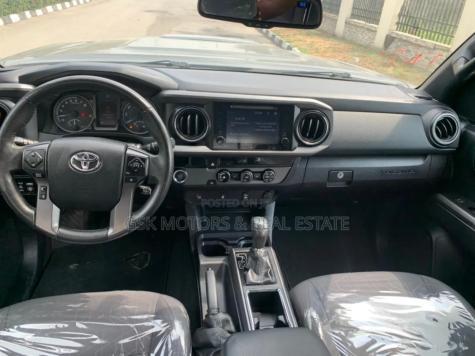 Toyota Tacoma SR5 2017 Gray