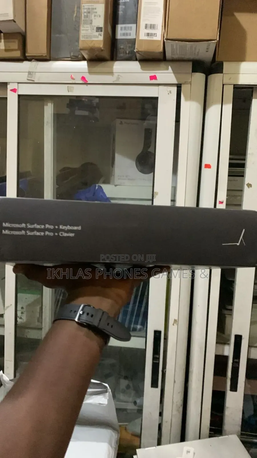 New Microsoft Surface Pro 11th Edition, a Copilot+ PC 16GB SSD 1T