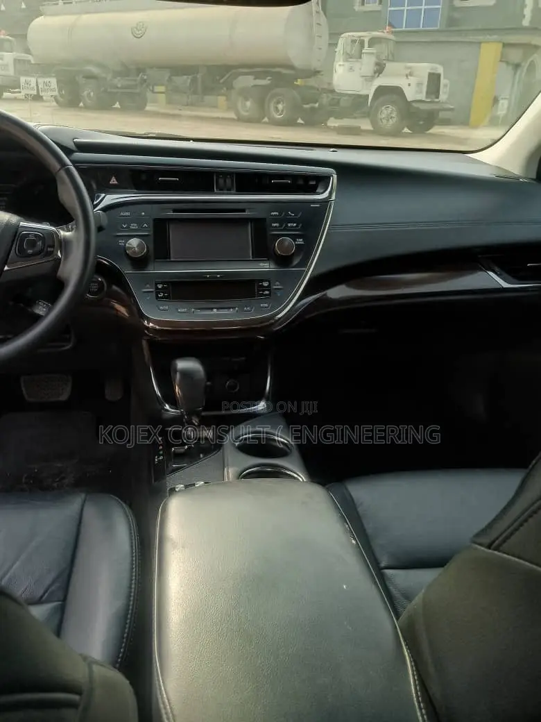 Toyota Avalon XLE Touring 4dr Sedan (3.5L 6cyl 6A) 2014 Gray