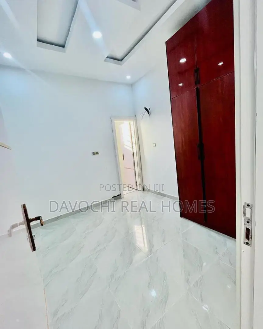 4bdrm Duplex in Off Monastery Road, for rent