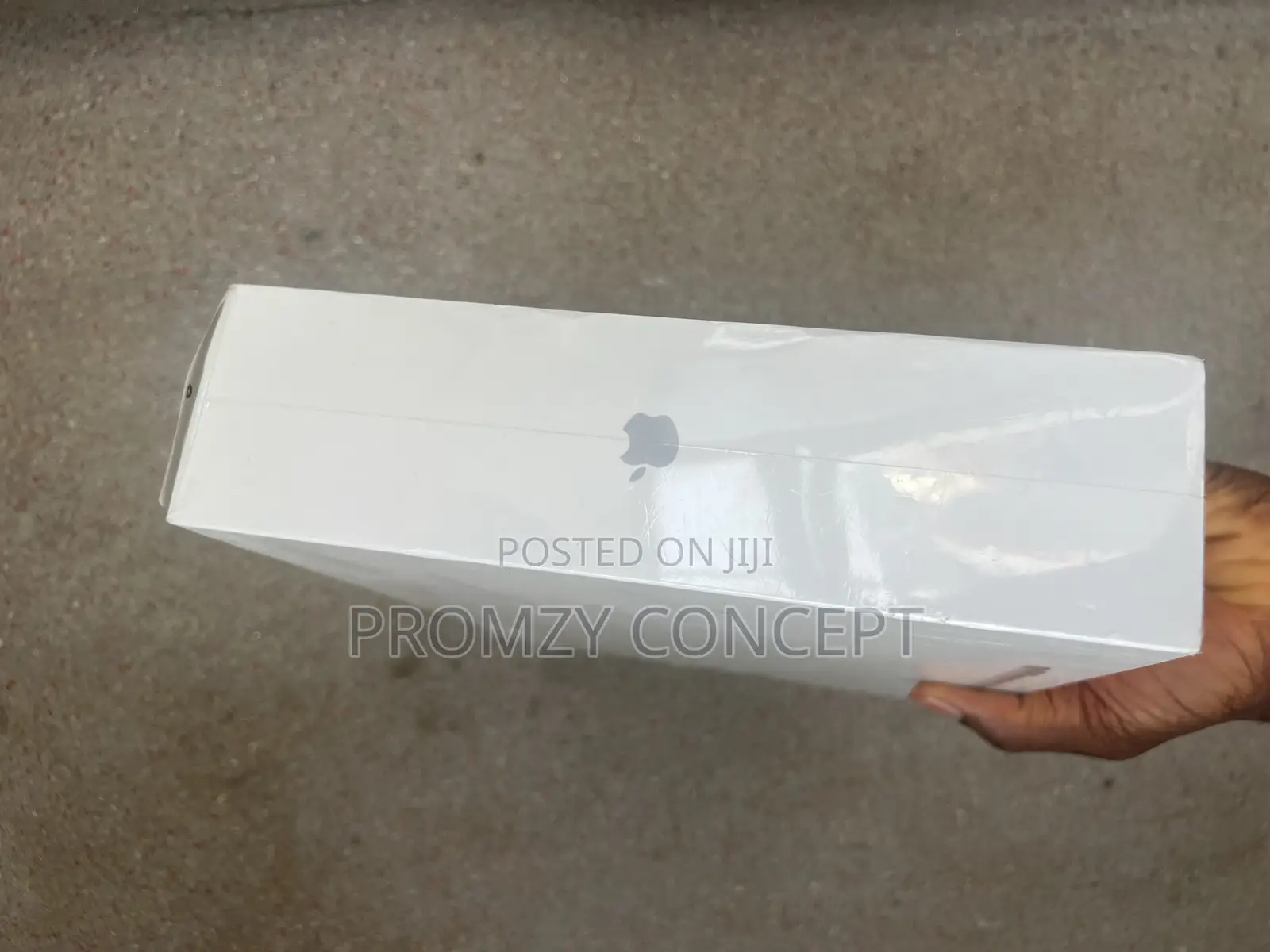 New Laptop Apple MacBook Air 2022 M2 16GB Apple M2 SSD 256GB