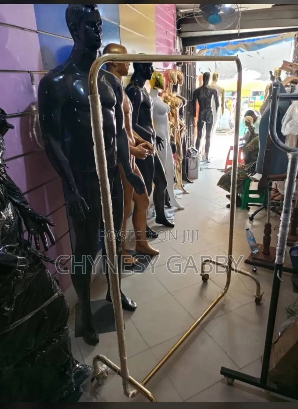 Gold Standing Hanger