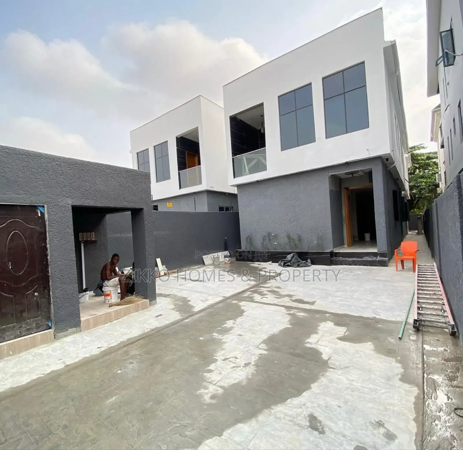 5bdrm Duplex in Ologolo, Lekki for sale
