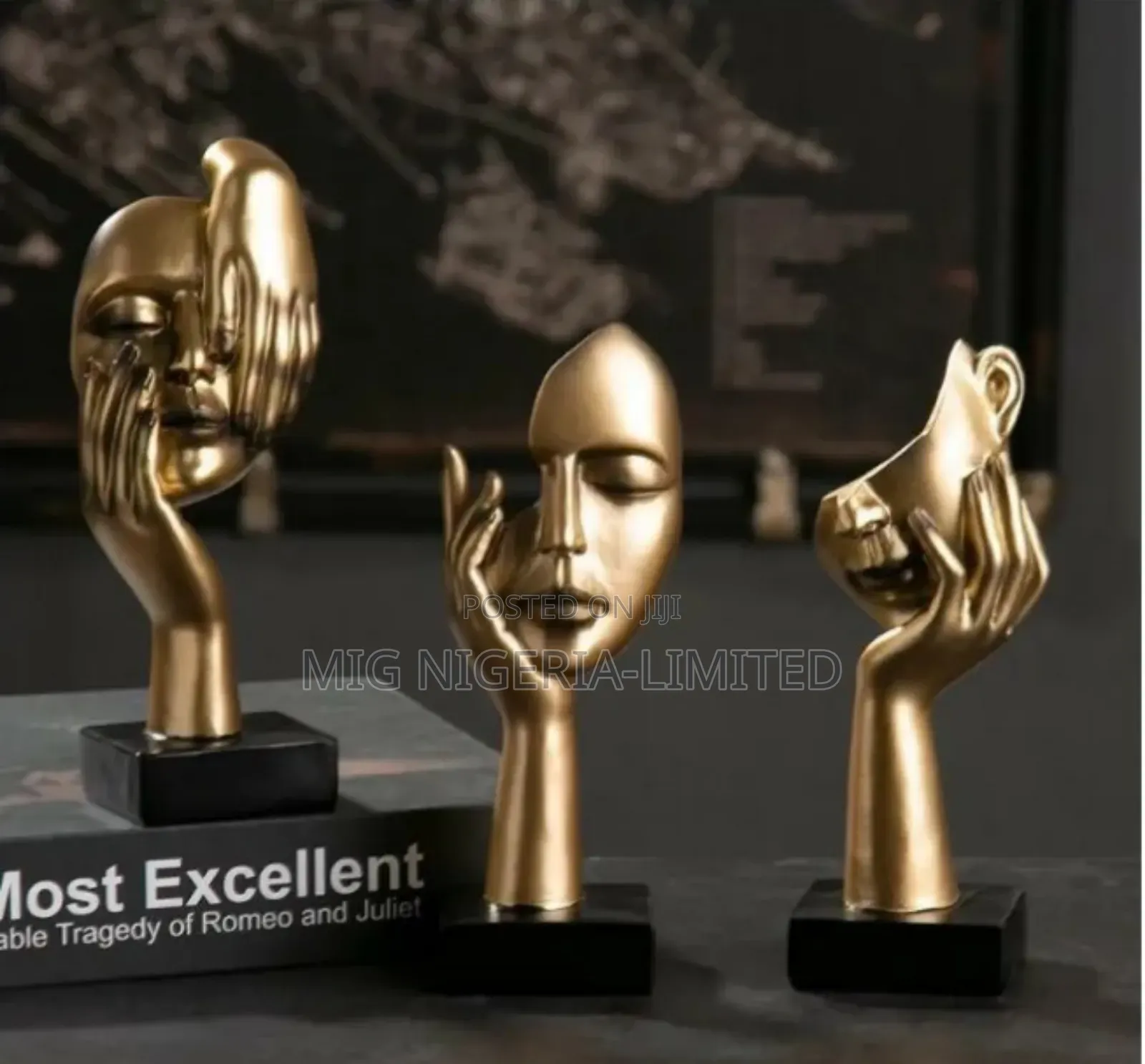 Abstract Resin Palm and Face Wall Decoration Status Figurine