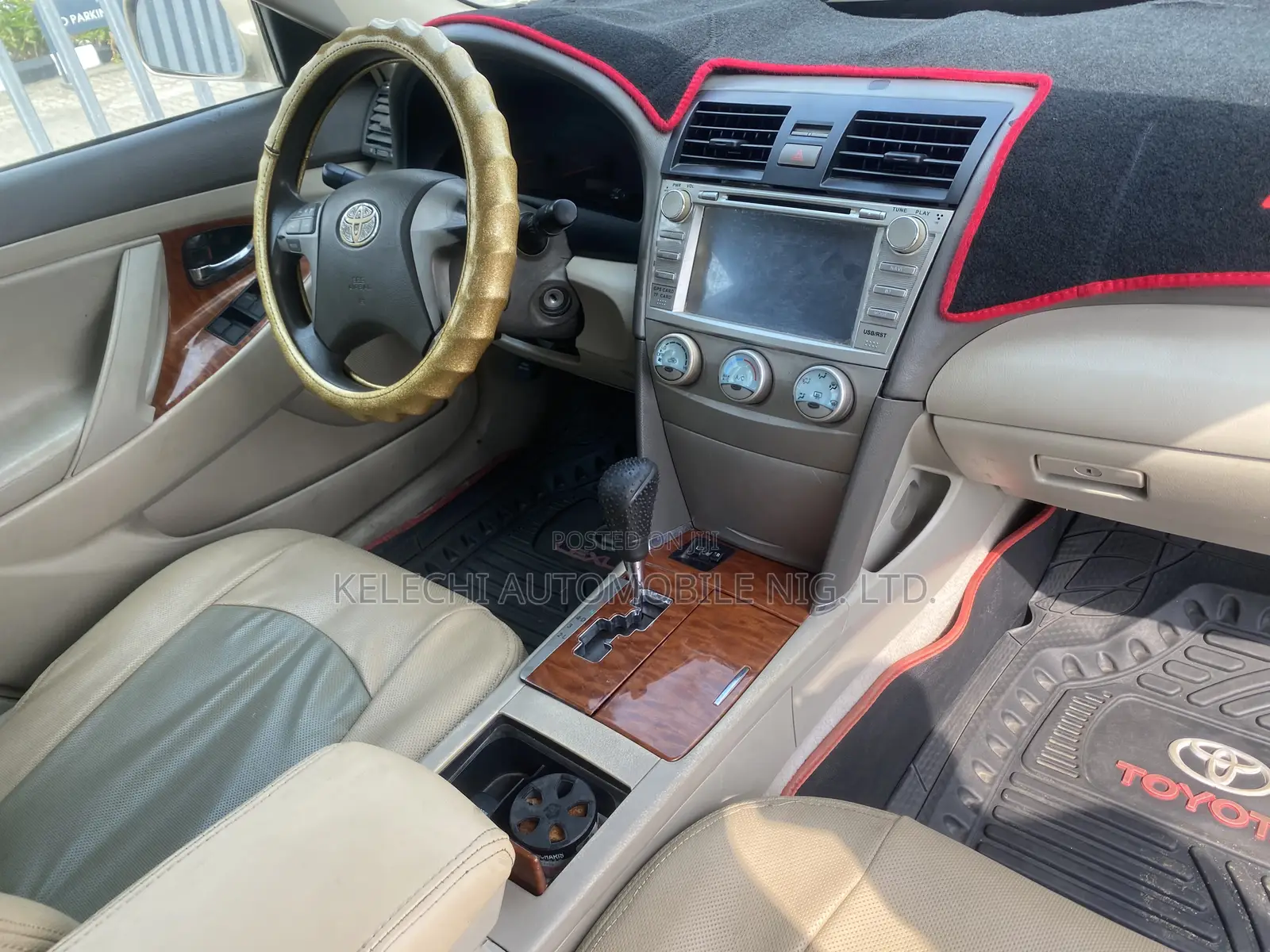Toyota Camry LE 4dr Sedan (2.4L 4cyl 5A) 2009 Gold