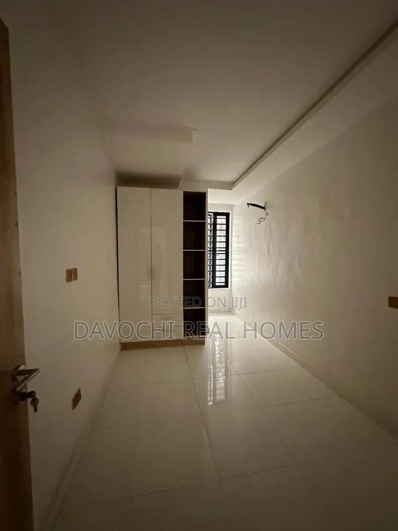 4bdrm Apartment in Orchid Road, Lekki for rent