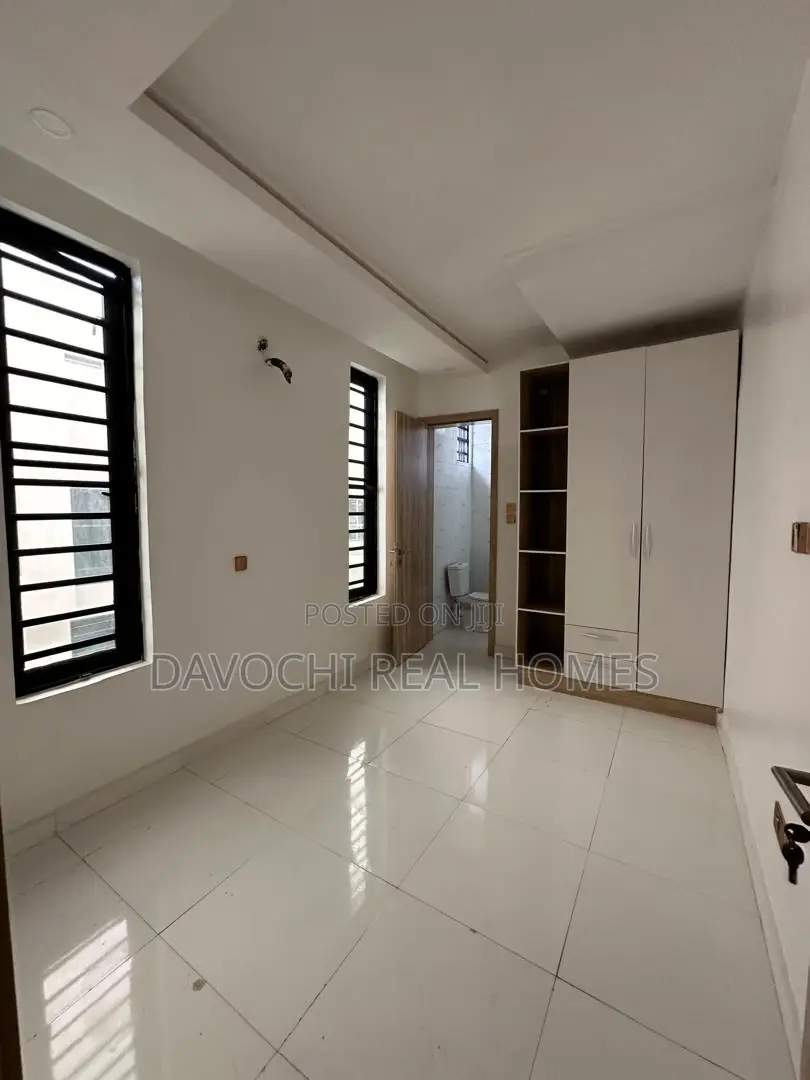 4bdrm Apartment in Orchid Road, Lekki for rent