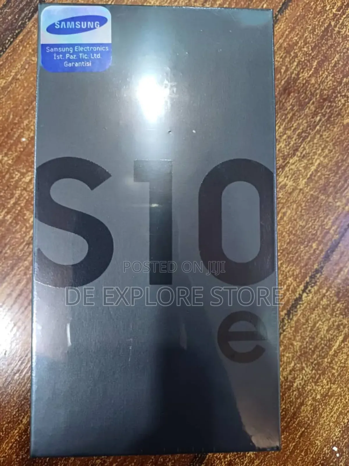 New Samsung Galaxy S10e 128 GB Black
