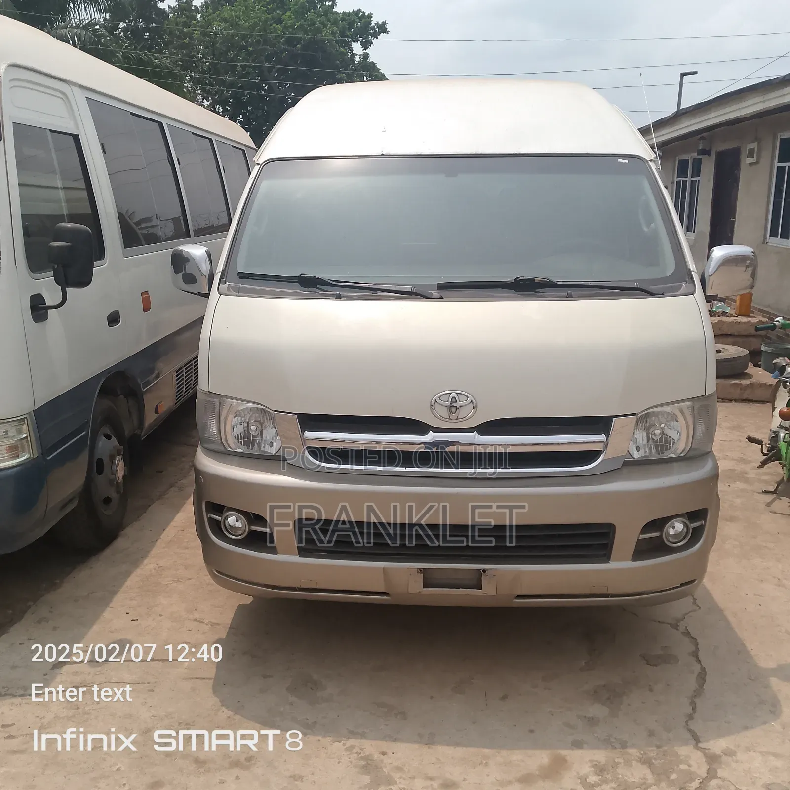 Toyota HiAce 2017 White
