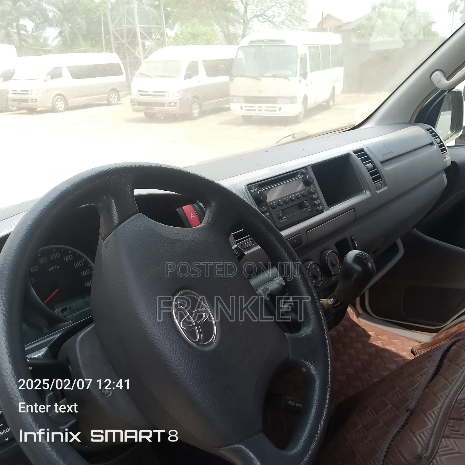 Toyota HiAce 2017 White