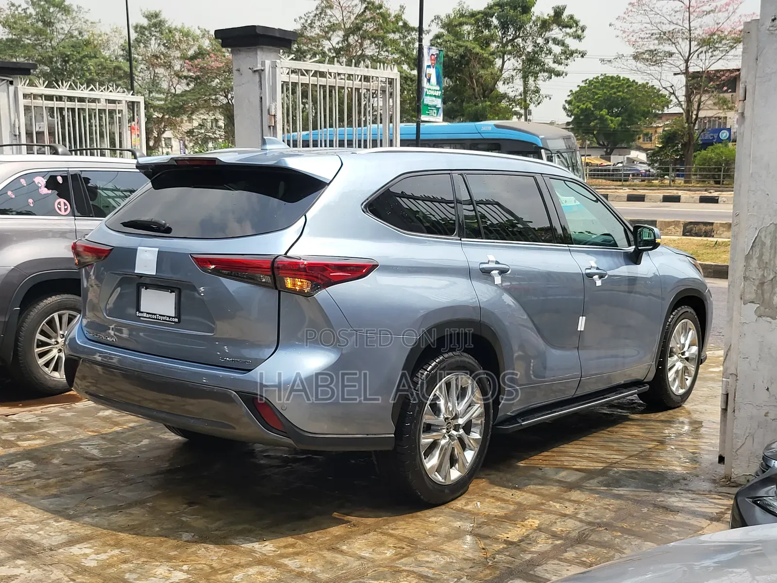 Toyota Highlander Limited AWD 2020 Blue