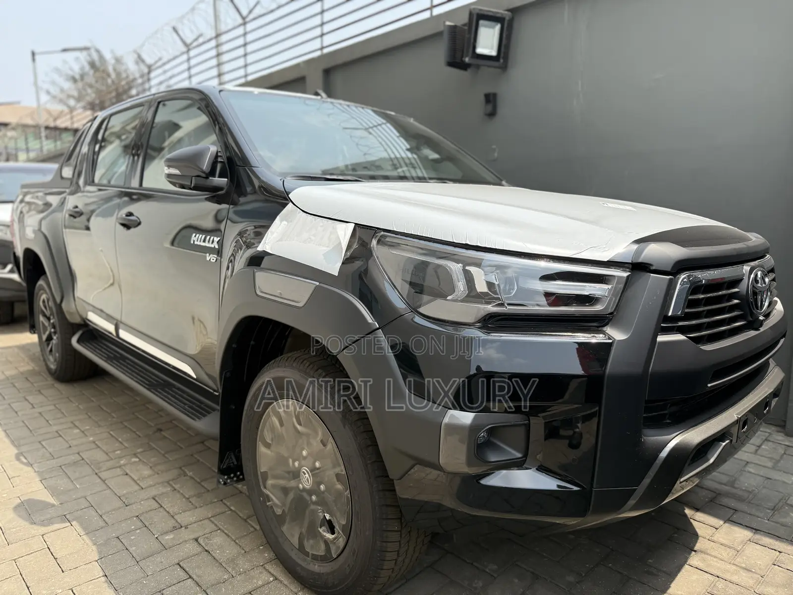 New Toyota Hilux 2025 Black