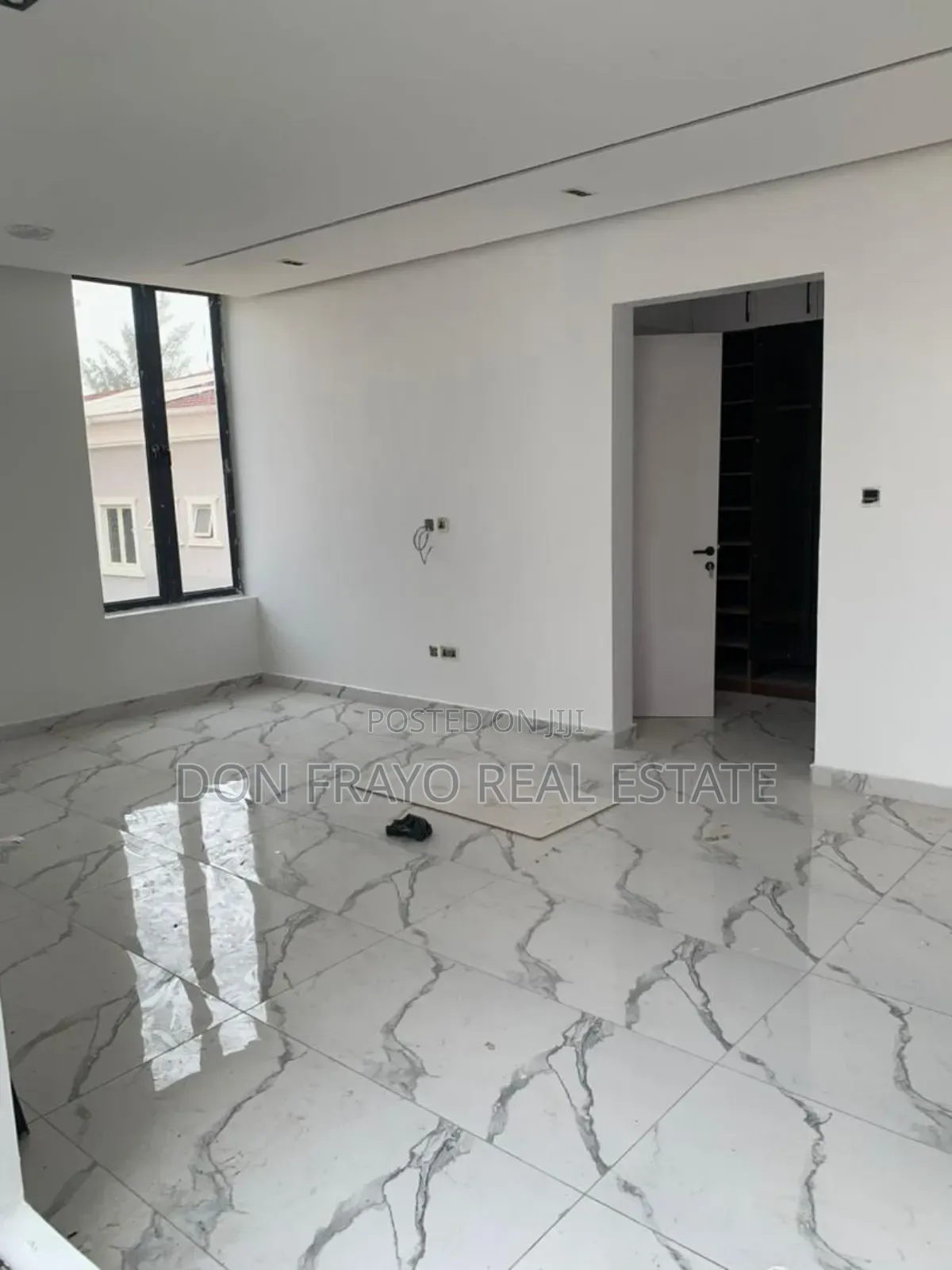 5bdrm Duplex in Off Fola Osibo, Lekki Phase 1 for sale